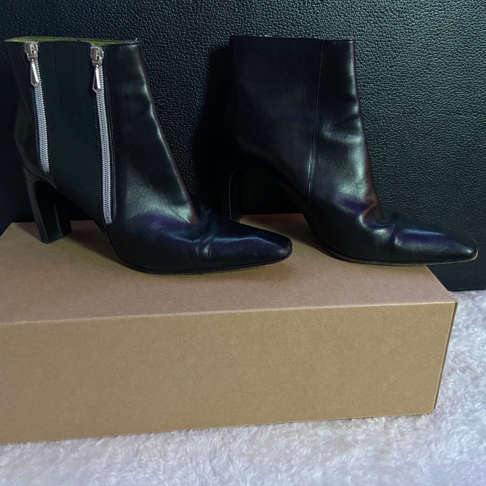 Donald J Pliner Leather Double zipper Black Booties